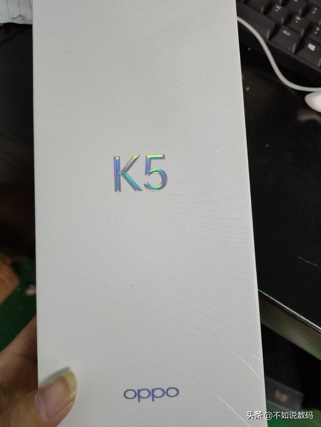 同样是性价比手机,为什么oppoK5无人问津?网友:这两点太致命!