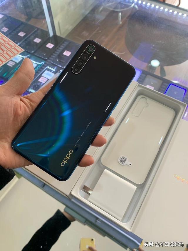 同样是性价比手机,为什么oppoK5无人问津?网友:这两点太致命!