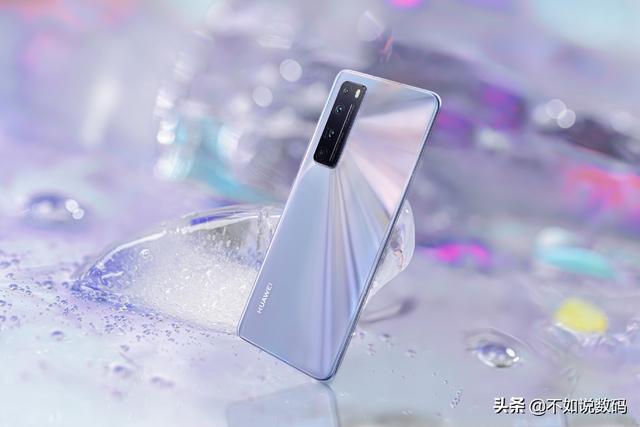 都是麒麟985,华为Nova7和荣耀30谁更好?网友:仔细看差距很大!