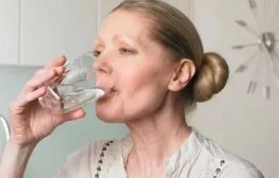 高血压患者能不能多喝水？全天应该喝多少？3个喝水技巧要掌握