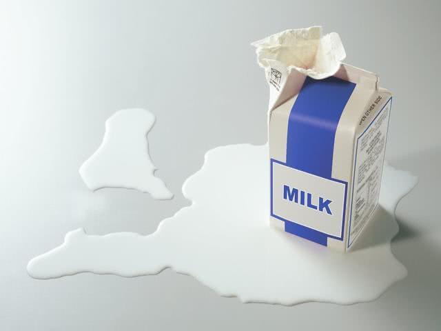 牛奶是个好东西，配上它一起吃，降肝火不起夜，失眠也没了