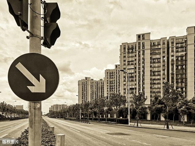 楼市回暖,专家说房价不能再降了,刚需该怎么办?