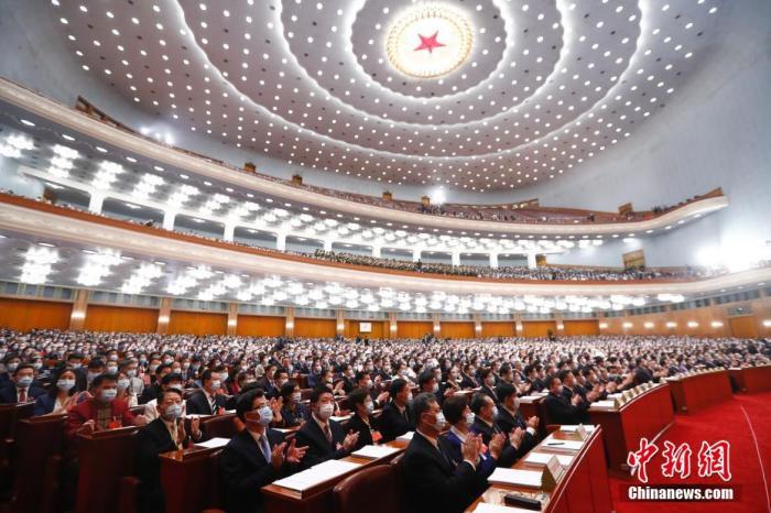  5月22日，第十三届全国人民代表大会第三次会议在北京人民大会堂开幕。 中新社记者 盛佳鹏 摄