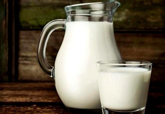 有人问：“喝牛奶与不喝牛奶的人有啥差别？”医生和您谈谈这问题