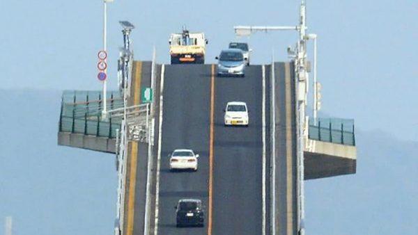 日本“垂直大桥”惊艳世界，技术已超中国？网友：侧面一看我笑了