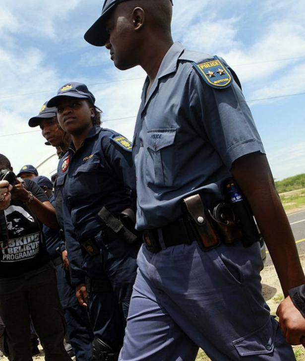 南非一户家庭打死两个9岁女儿，女孩家人给出的回答让警察愤怒