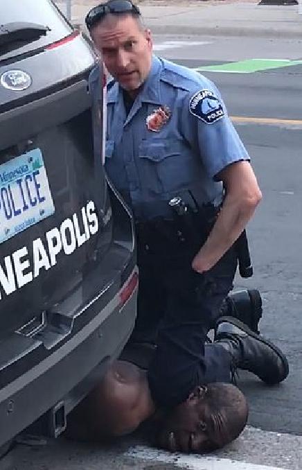 跪杀黑人的美国警察压力巨大有自杀倾向,狱警每15分钟查看一次