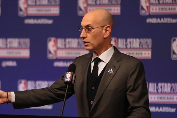 NBA反种族歧视一览:乔丹萧华发声,JR狂揍砸车暴徒