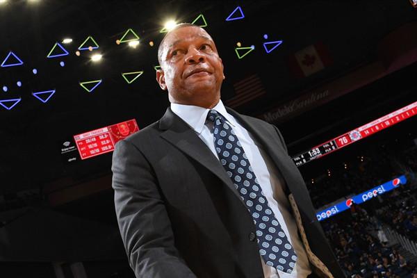 NBA反种族歧视一览:乔丹萧华发声,JR狂揍砸车暴徒