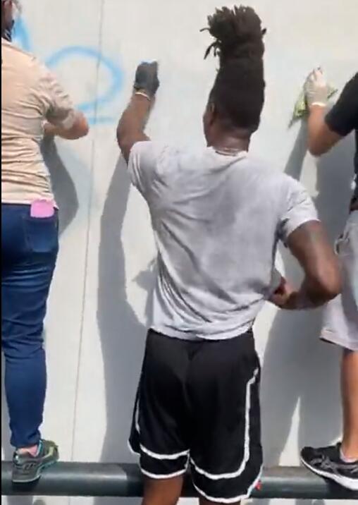 NBA反种族歧视一览:乔丹萧华发声,JR狂揍砸车暴徒