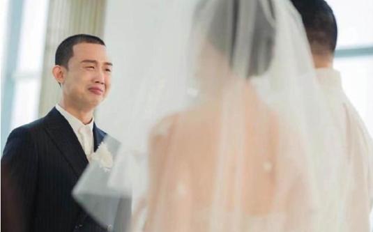 18岁接济男友,22岁结婚,24岁生子,她用6年降伏一身狂傲的GAI