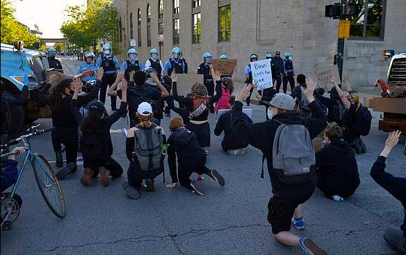 美国最血腥周末:华盛顿进入紧急状态,芝加哥混乱枪战16人死亡