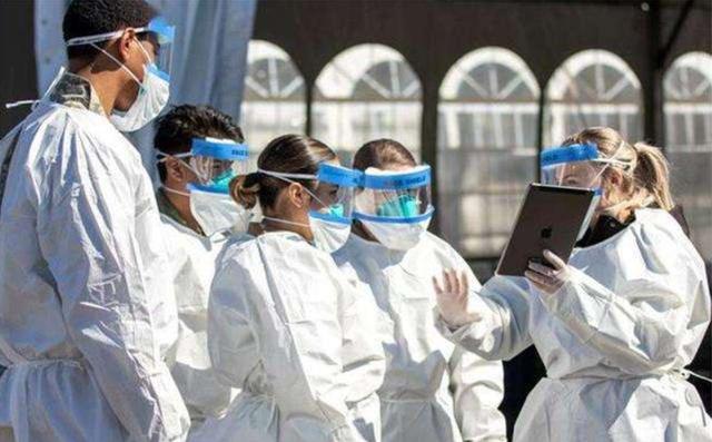 马克龙失控发怒,公开回怼记者:中国才不是全球抗疫最优秀的国家