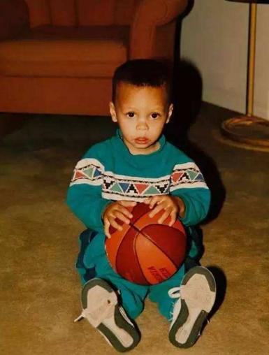 NBA球星小时候的样子：姚明很潮 库里很萌 隆多像外星人