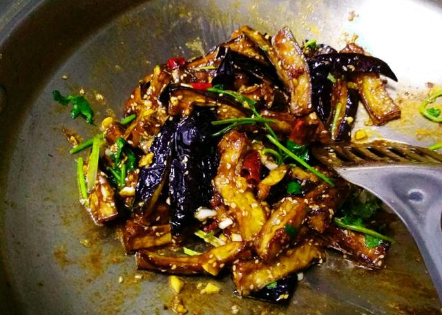 立夏后,别错过这菜,1斤2块多,外酥里软,鲜香入味,特别费米饭