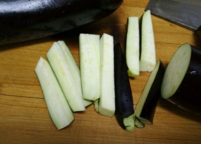 立夏后,别错过这菜,1斤2块多,外酥里软,鲜香入味,特别费米饭