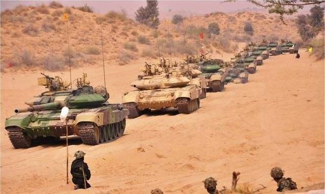 印度态度越来越强硬,5000士兵占据高地,120架轰炸机抵达前线