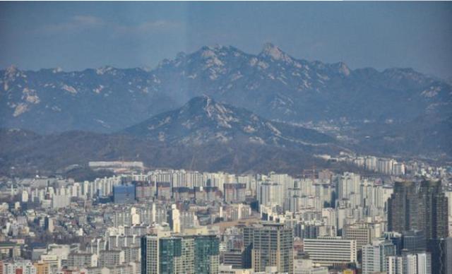 韩国首都首尔全景,建筑低矮凌乱像无异于三线城市