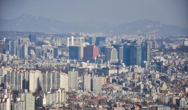韩国首都首尔全景,建筑低矮凌乱像无异于三线城市