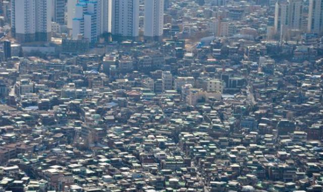 韩国首都首尔全景,建筑低矮凌乱像无异于三线城市
