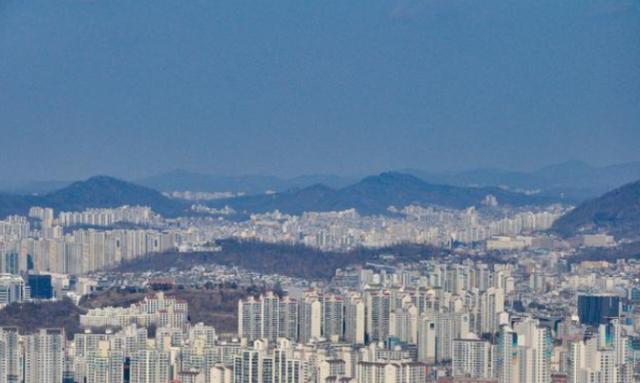 韩国首都首尔全景，建筑低矮凌乱像无异于三线城市