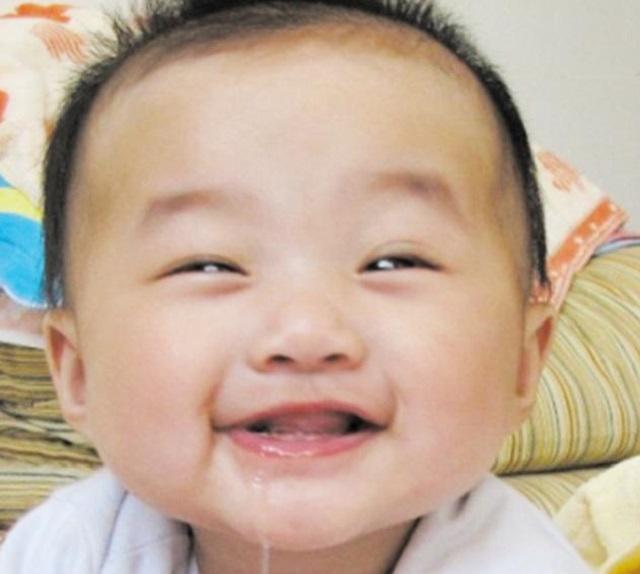 智商不高的宝宝,会显露4个“低智”信号,父母发现一个及时纠正