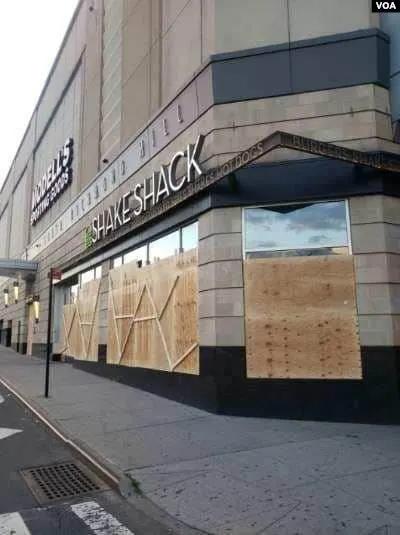 美国华人惨了,大骚乱引爆打砸抢!纽约唐人街遇袭,群众疾呼求援