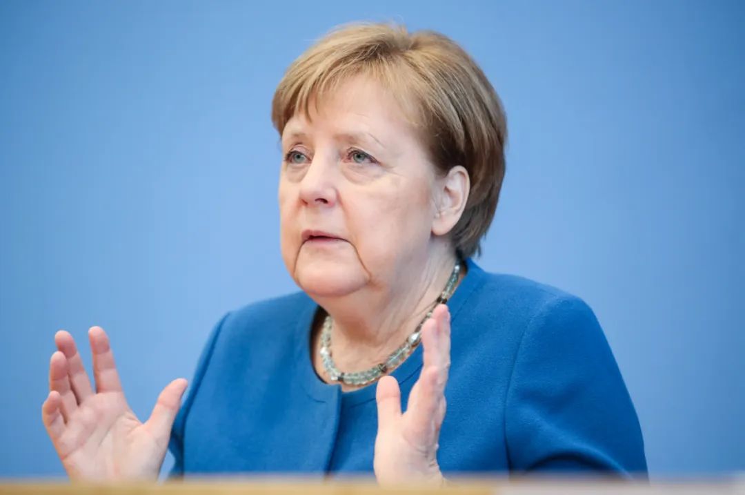 这是3月11日德国总理默克尔在德国首都柏林出席新闻发布会的资料照片。新华社记者 单宇琦 摄
