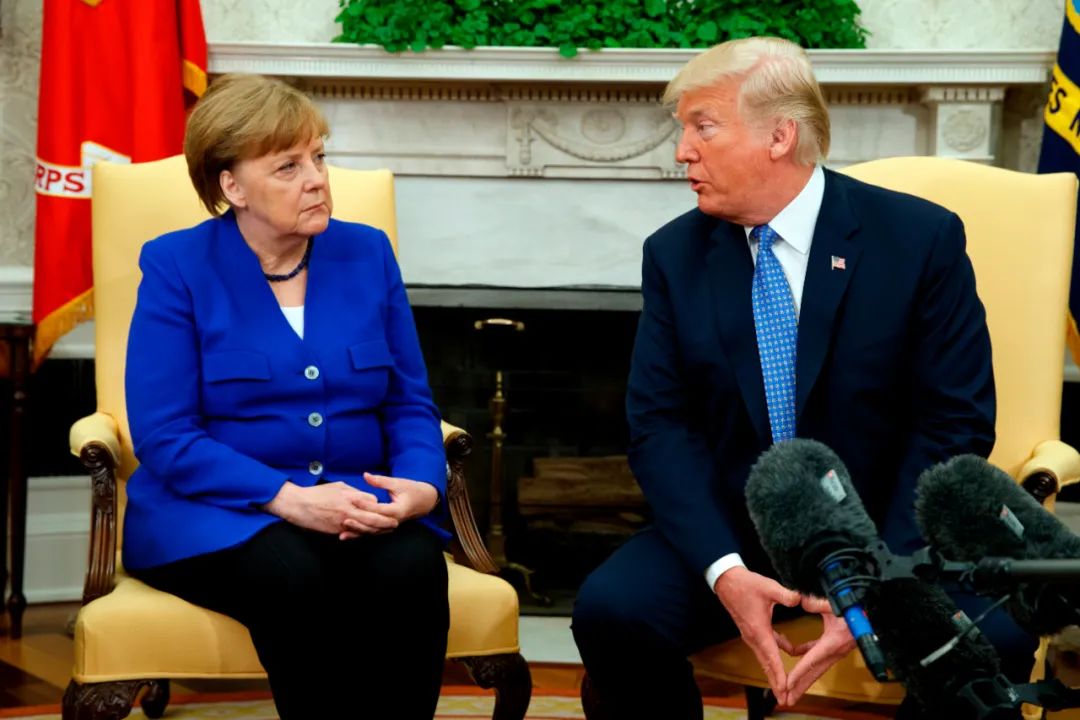 2018年4月27日，在美国华盛顿白宫，美国总统特朗普与德国总理默克尔举行会晤。新华社/美联