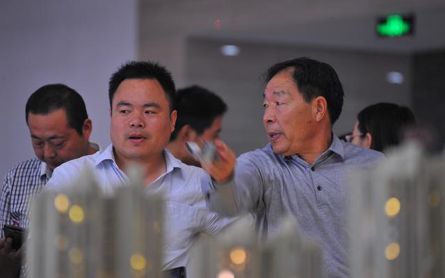 楼市也开始“倒牛奶”?开发商“大量破产”,为何不降价自救?