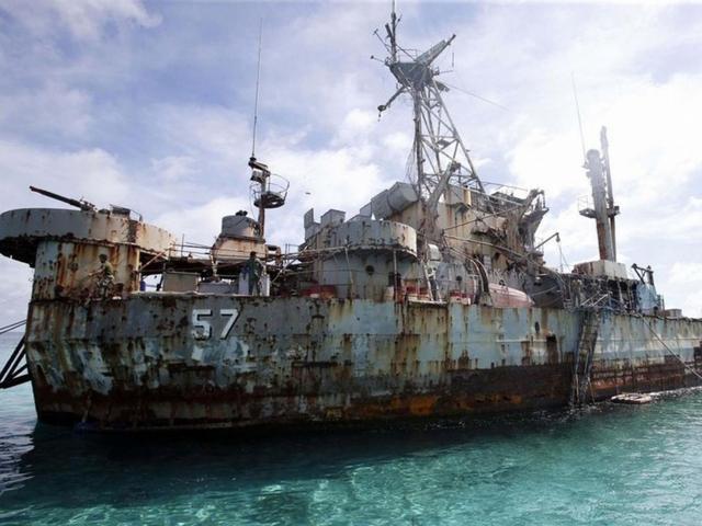 “赖”在中国仁爱礁上不走的菲律宾现役军舰，马德雷山号