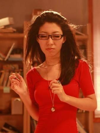 曲婉婷:母亲贪污3.5亿判死缓,自己国外当小三,近日又“作妖”