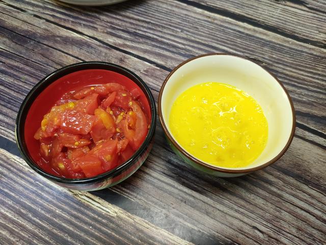 我家最近迷上了这面食,手指搓一搓就搞定,劲道爽滑、喷香入味