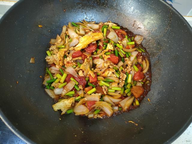 我家最近迷上了这面食,手指搓一搓就搞定,劲道爽滑、喷香入味