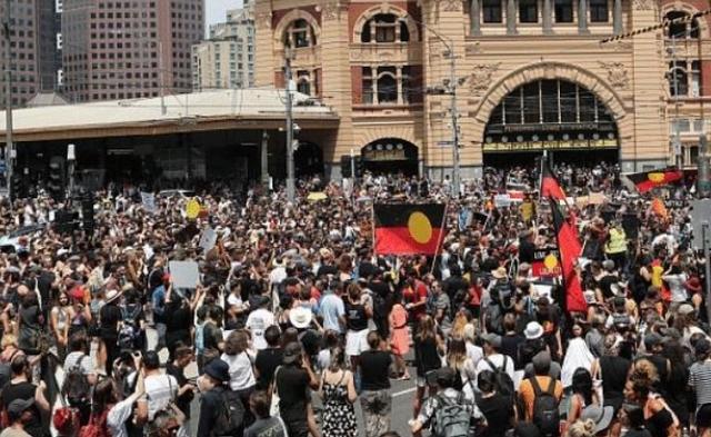 局势失控！两场抗议游行同时爆发，澳民众：中方不要“伤及无辜”