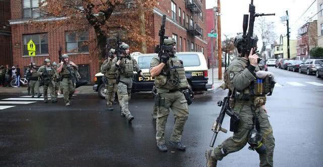 美特种兵和警察激烈交火,现场多人伤亡惊动白宫:特朗普如坐针毡