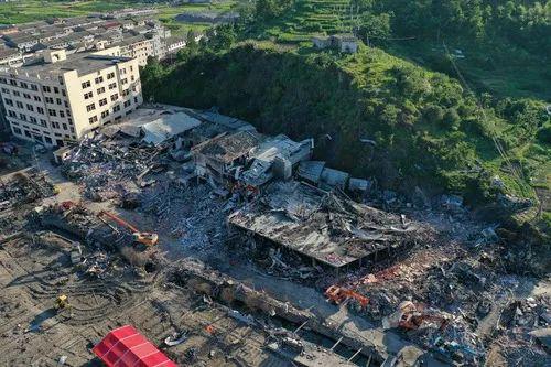 6月14日在温岭市大溪镇良山村拍摄的受损厂房(无人机照片)。新华社记者 黄宗治 摄