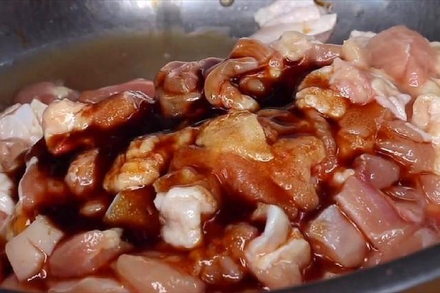 这样做的鸡腿肉糯香酥脆、麻辣爽口,大人小孩都爱吃,在家都能做