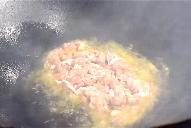 这样做的鸡腿肉糯香酥脆、麻辣爽口,大人小孩都爱吃,在家都能做
