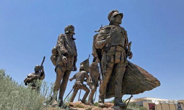 全美开启狂砸模式!右翼民兵开枪阻止拆毁殖民地征服者塑像