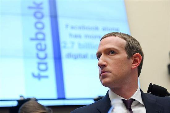 扎克伯格顶不住了:Facebook允许美国用户屏蔽所有政治广告
