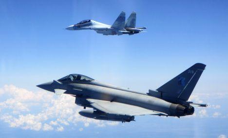 撑不下去了?俄空军频繁升空拦截美国军机,不知不觉中掉入陷阱
