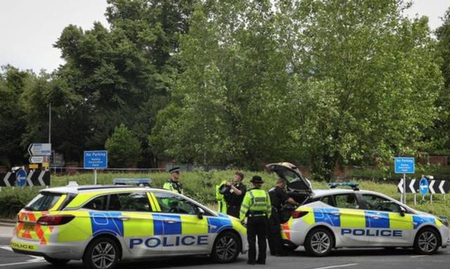 利比亚男子在英国公园砍杀，大量人群倒在血泊中，警方：恐怖袭击