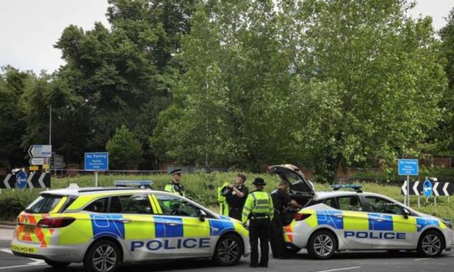 利比亚男子在英国公园砍杀,大量人群倒在血泊中,警方:恐怖袭击