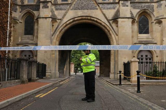 利比亚男子在英国公园砍杀,大量人群倒在血泊中,警方:恐怖袭击