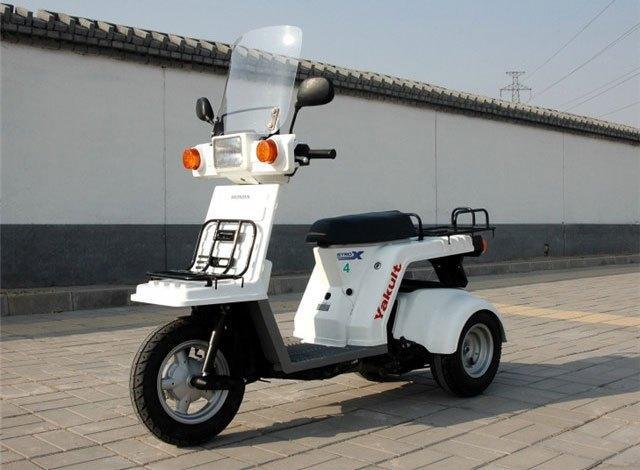 日本老人代步神器,不会摔倒的摩托,原本制造原因却是为了送外卖