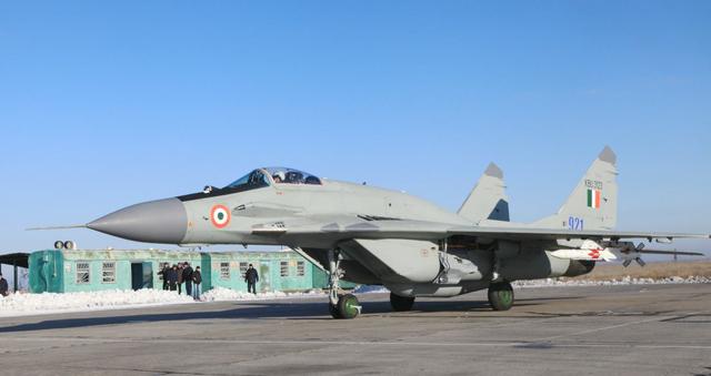 印度防长赶赴俄罗斯，索要S400导弹与米格29！公开要求紧急交付