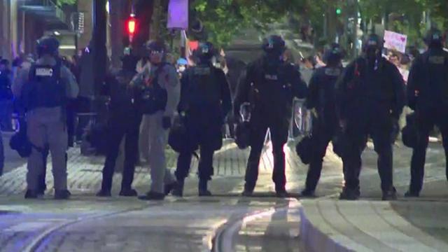 美国人开始鼓励警察执法,暴动严重影响治安,黑人都希望恢复秩序