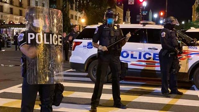 美国人开始鼓励警察执法,暴动严重影响治安,黑人都希望恢复秩序