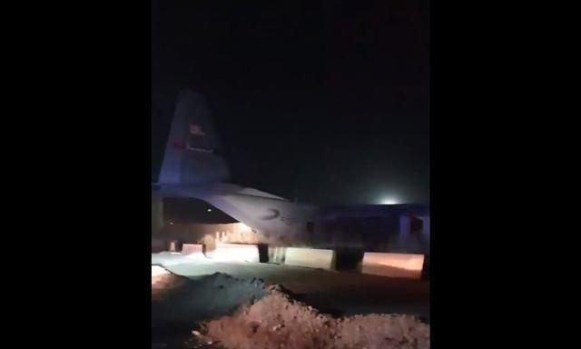 外媒：美军一架运输机遭袭击坠毁！美军官方作出回应